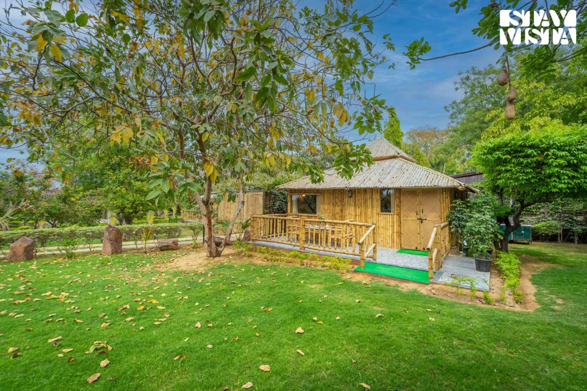 Stayvista At Maple Farms With Pool, Bbq & Bonfire Sohna Kültér fotó